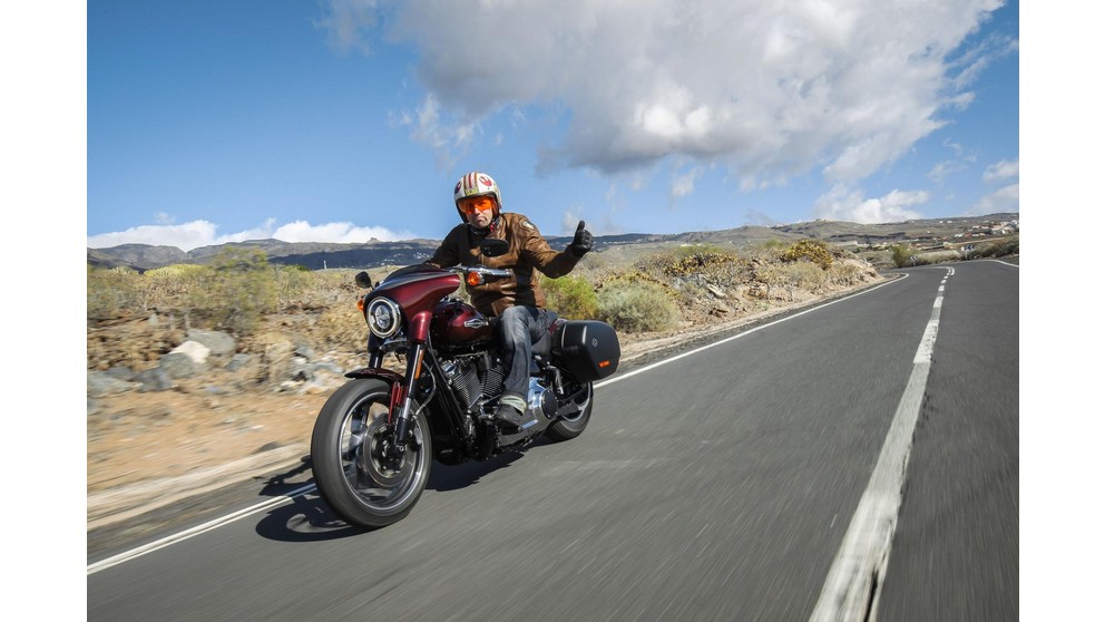 Harley-Davidson Softail Sport Glide FLSB - Obrázek 18