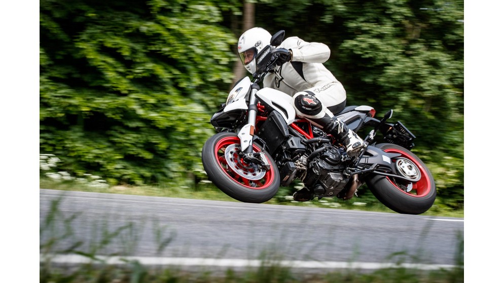 Ducati Hypermotard 939 - Resim 16