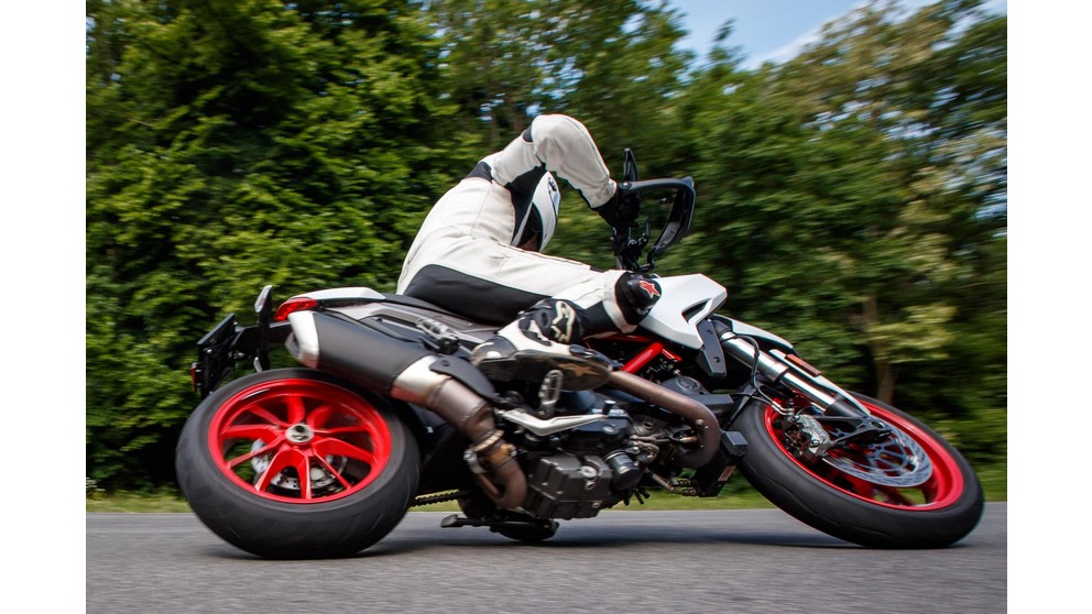Ducati Hypermotard 939 - Kép 17