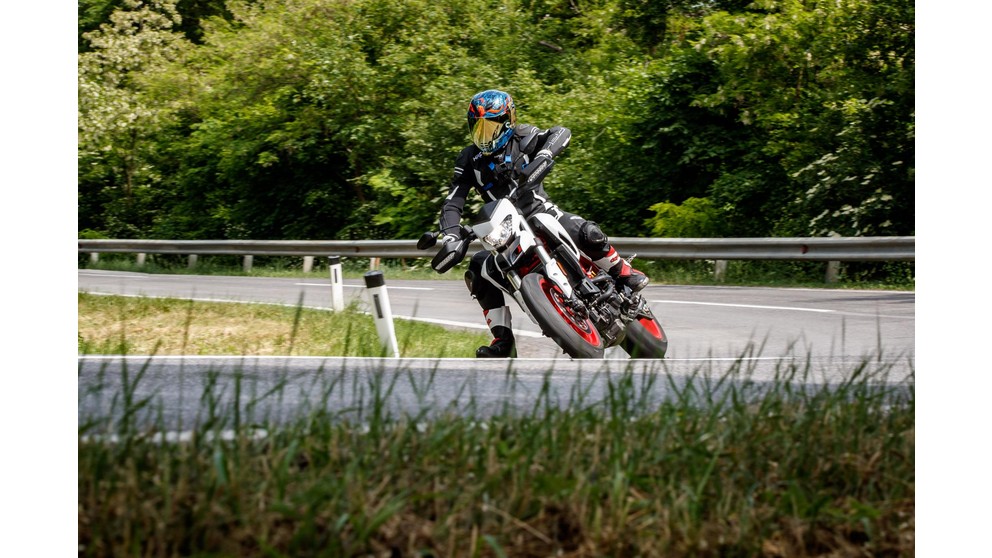 Ducati Hypermotard 939 - Kép 21