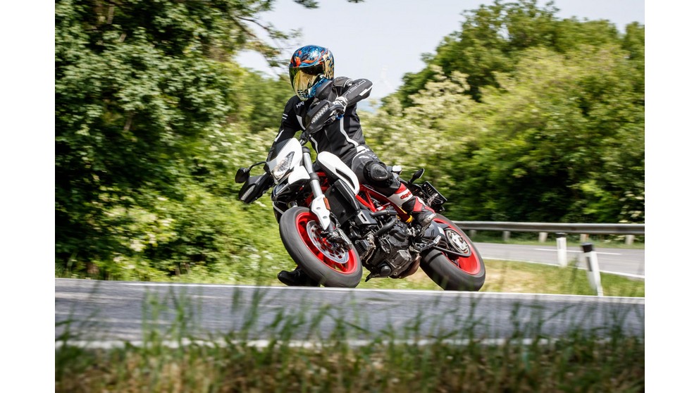 Ducati Hypermotard 939 - Resim 22