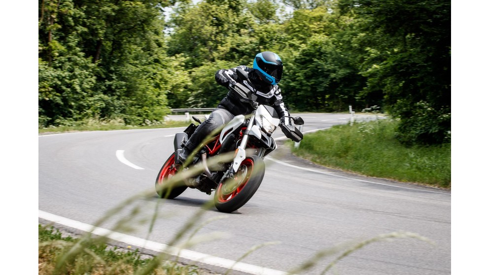 Ducati Hypermotard 939 - Resim 24