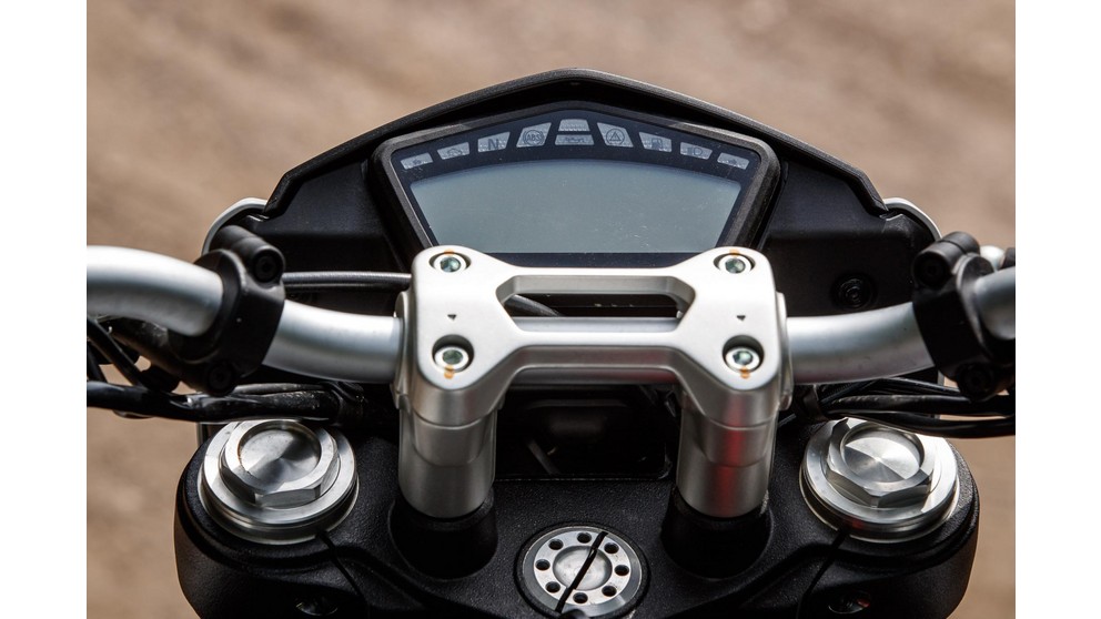 Ducati Hypermotard 939 - Resim 11