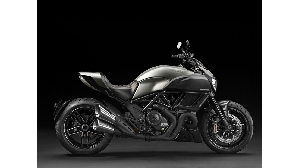 Ducati Diavel 1200 Dark - Slika 20