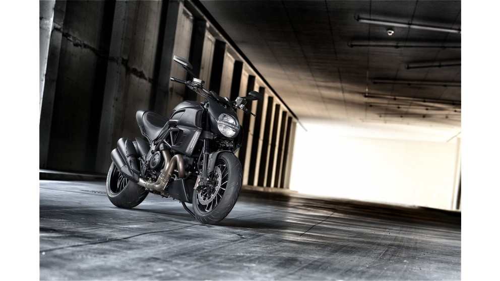 Ducati Diavel 1200 Dark - Obrázek 23