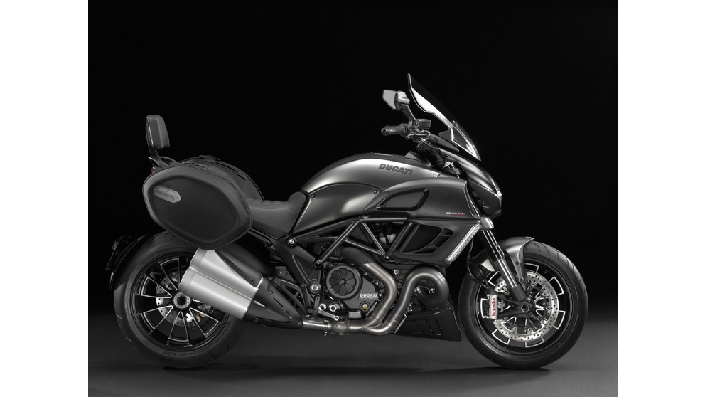 Ducati Diavel 1200 Dark - Obraz 17