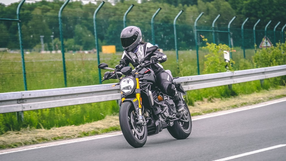 Ducati Monster 1200 S - Resim 19