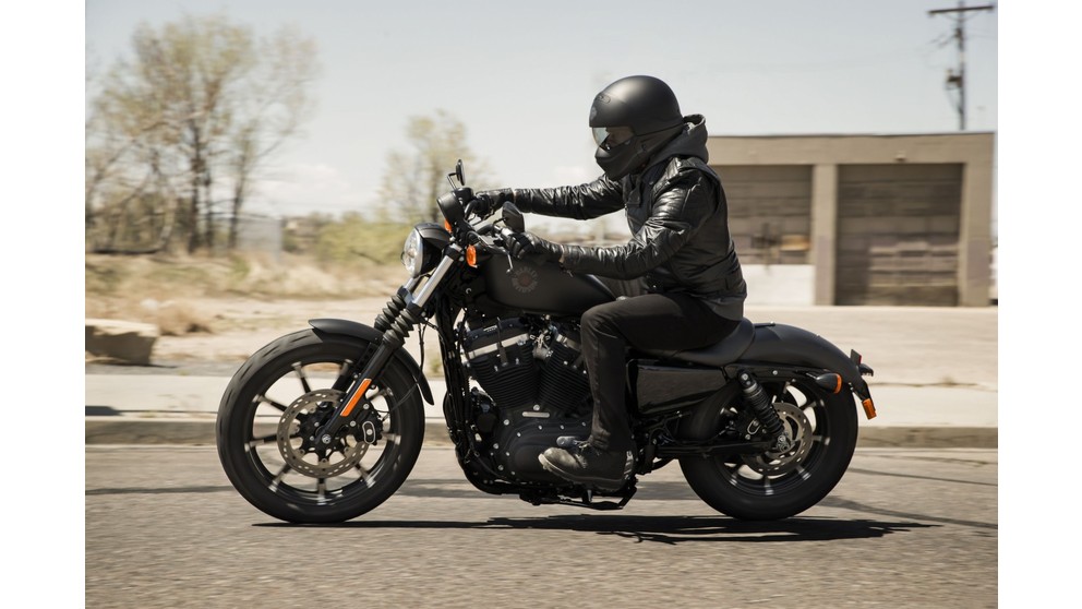 Harley-Davidson Sportster XL 883 N Iron - Imagem 10