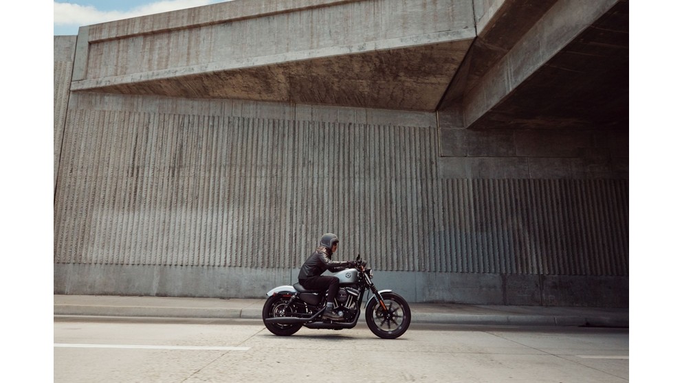 Harley-Davidson Sportster XL 883 N Iron - Obraz 12