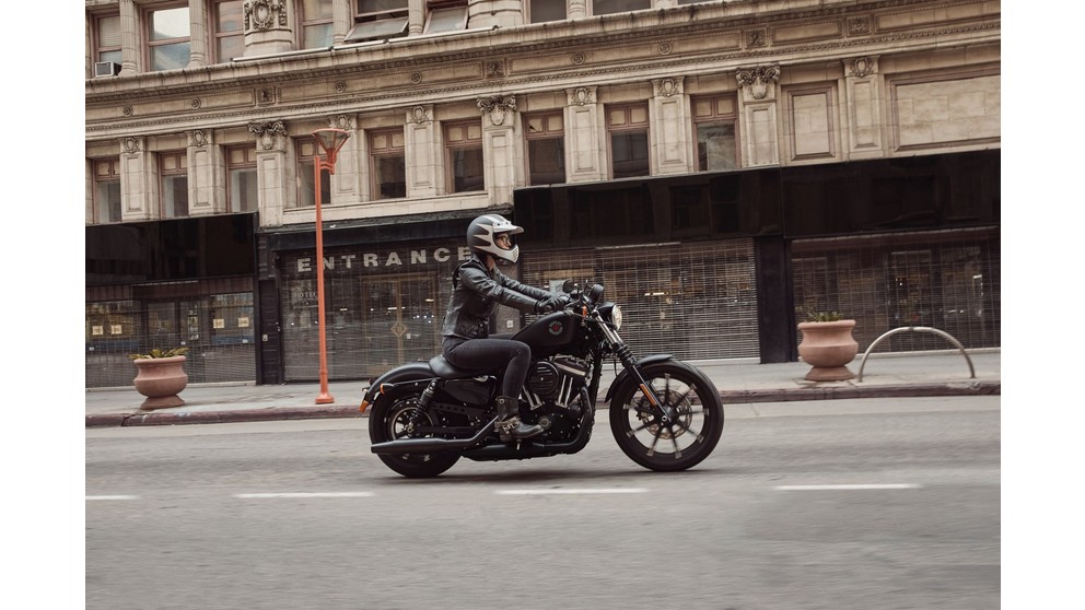 Harley-Davidson Sportster XL 883 N Iron - Imagem 13