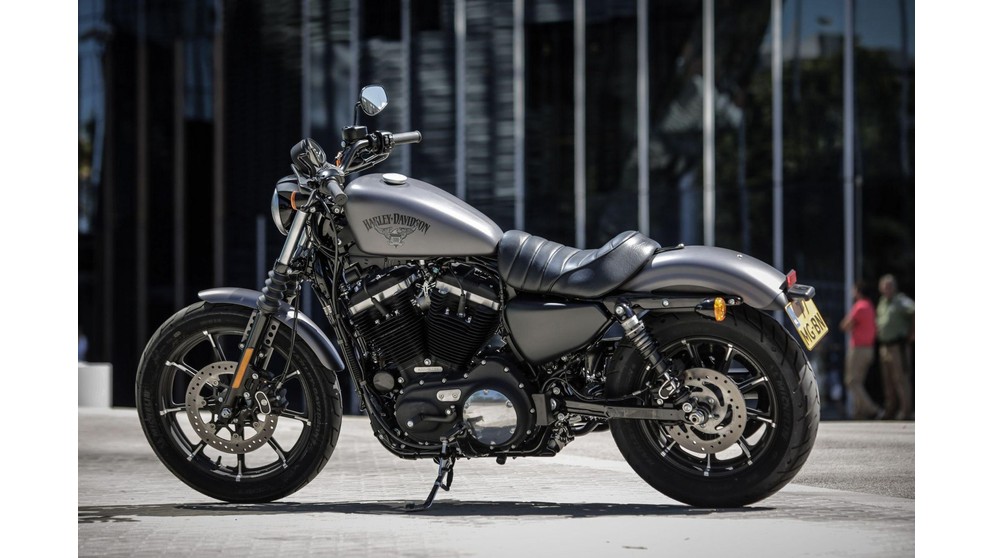 Harley-Davidson Sportster XL 883 N Iron - Obraz 7