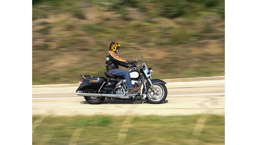 Harley-Davidson Softail Fat Boy FLSTF - Слика 16