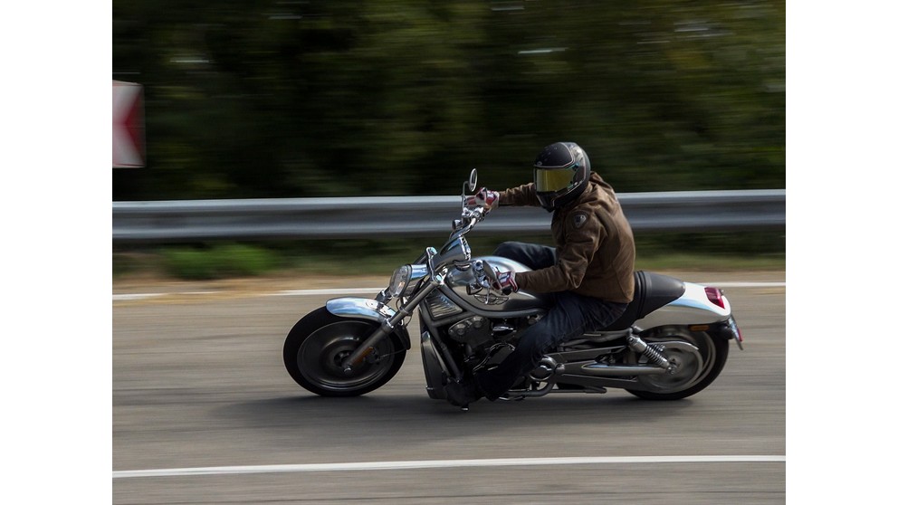 Harley-Davidson V-Rod VRSCA - Obrázek 13
