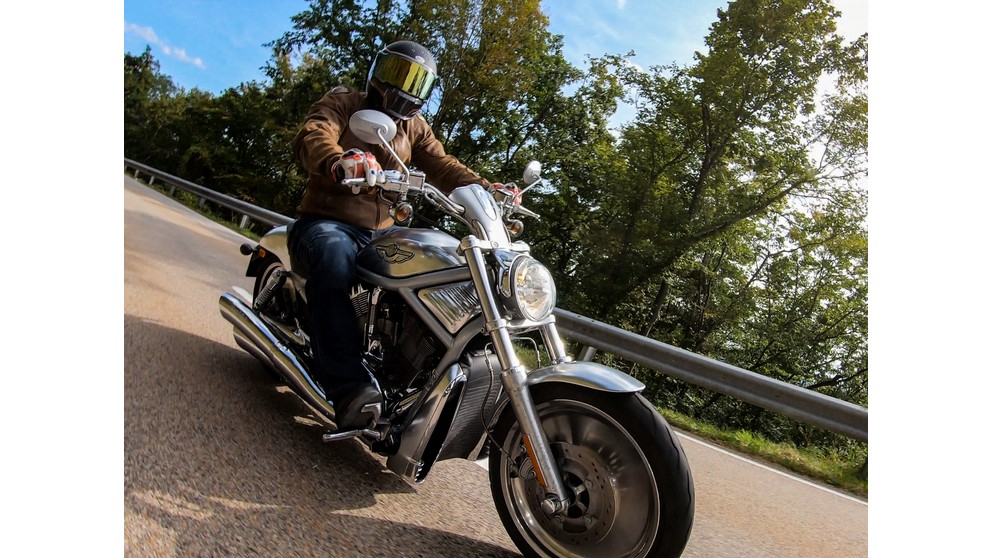 Harley-Davidson V-Rod VRSCA - Obrázek 14