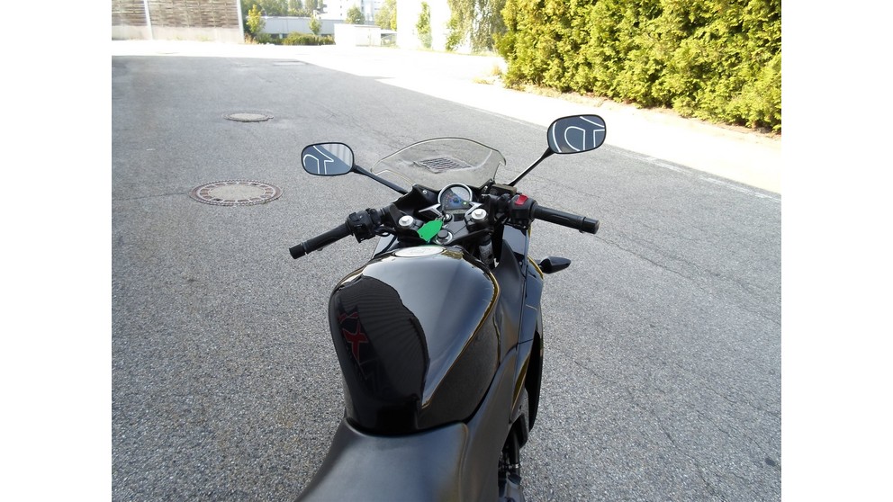 Picture Honda CBR 250 R