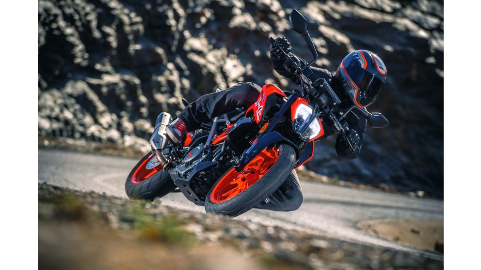 Ducati Monster 797 - Image 9