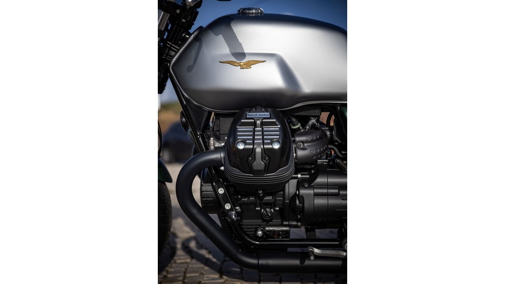 Moto Guzzi V9 Bobber Centenario - Obrázek 23