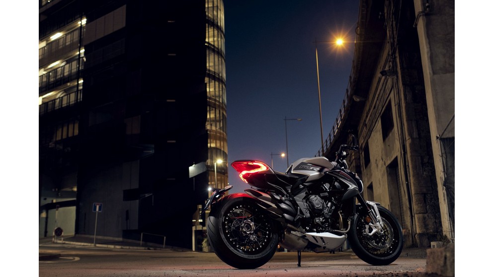MV Agusta Dragster 800 Rosso - Image 20
