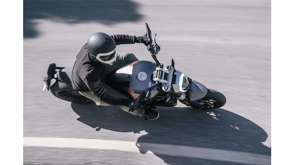 Ducati XDiavel Black Star - Immagine 18