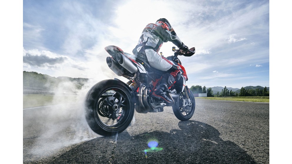 Ducati Hypermotard 950 - Imagem 13
