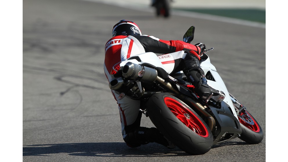 Ducati 848 - Image 17