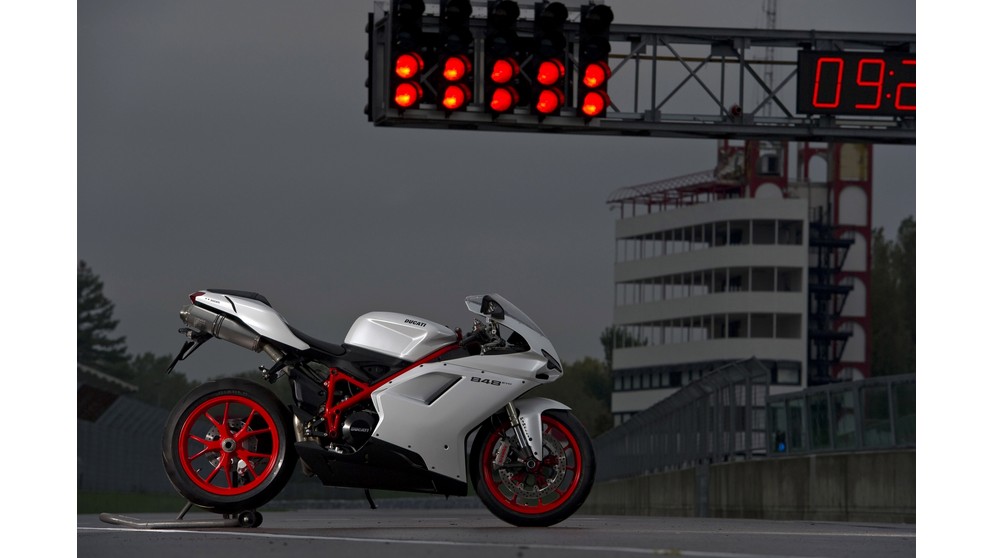 Ducati 848 - Image 22