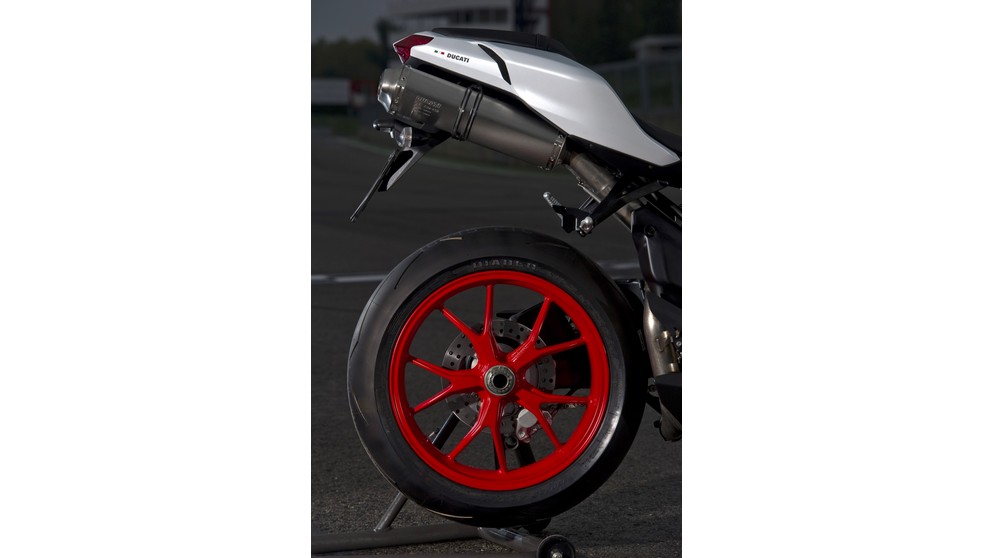 Ducati 848 - Image 23