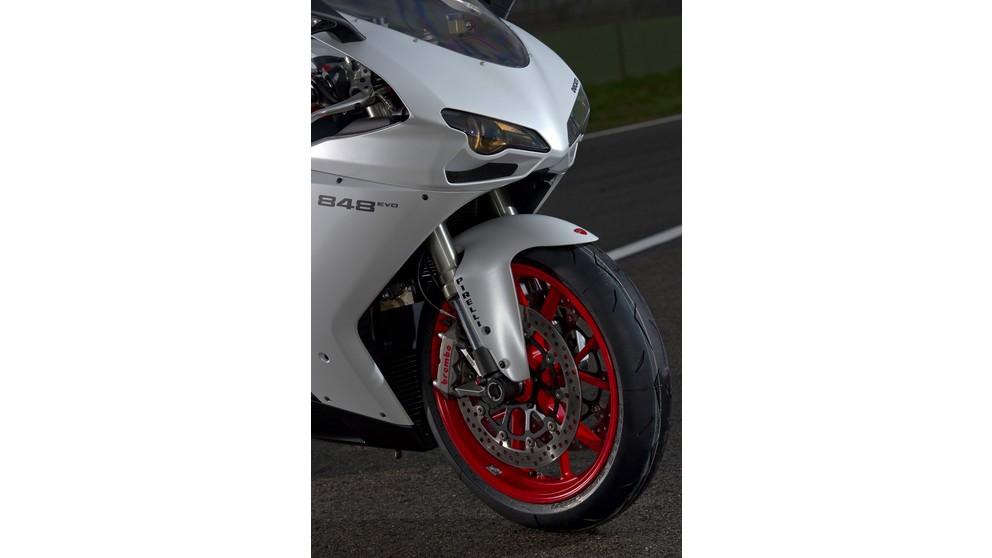 Ducati 848 - Image 24