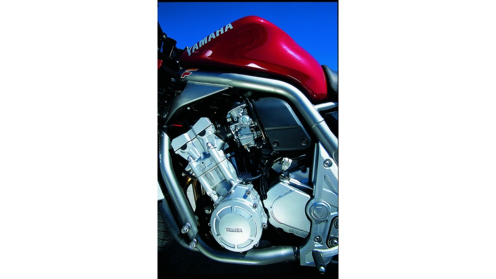 Yamaha FZS 1000 Fazer - Image 7