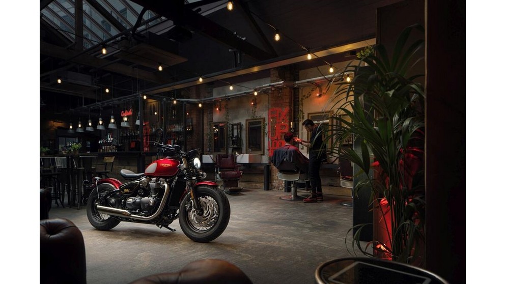 Triumph Street Twin Gold Line Limited Edition - Image 23
