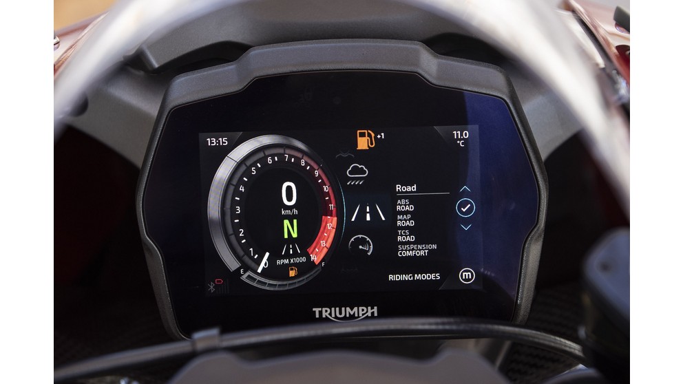 Triumph Speed Triple 1200 RR - Obrázok 17