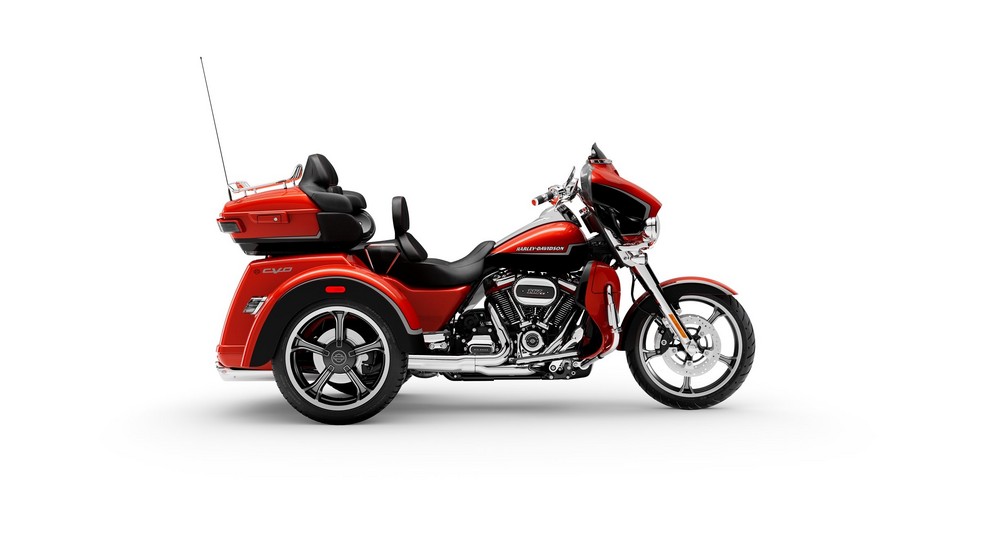 Harley-Davidson CVO Tri Glide FLHTCUTGSE - Immagine 23