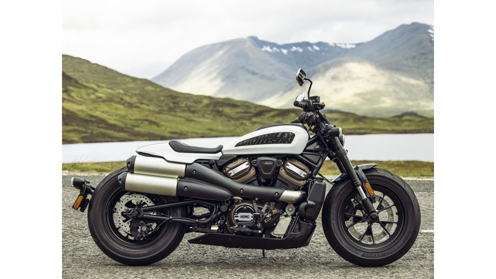 Harley-Davidson Softail Standard FXST - Image 15