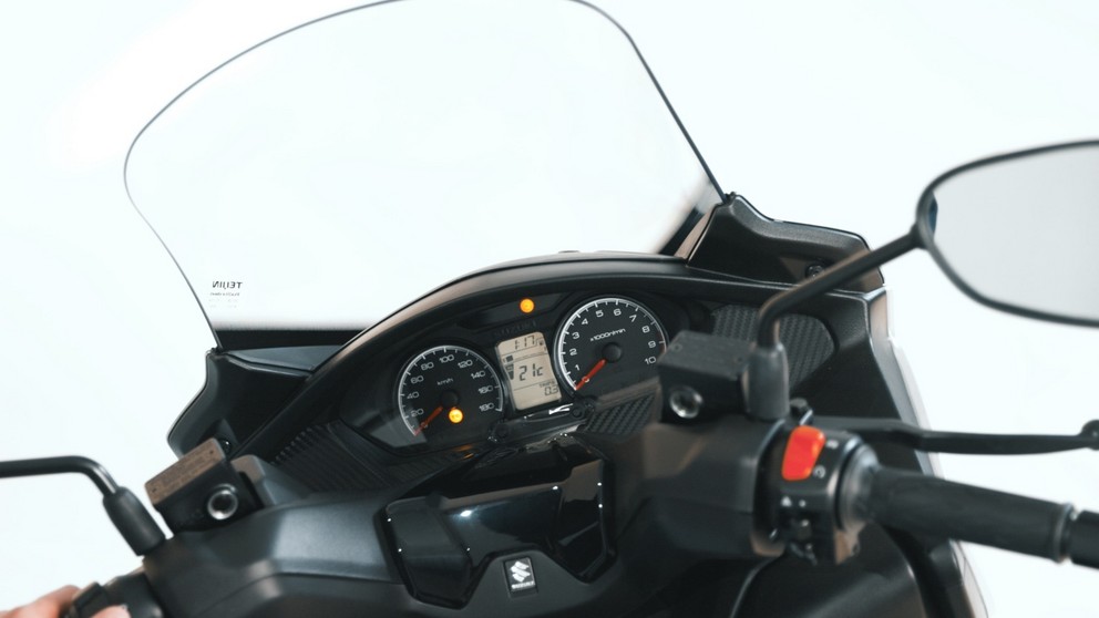 Suzuki Burgman 650 - Slika 13