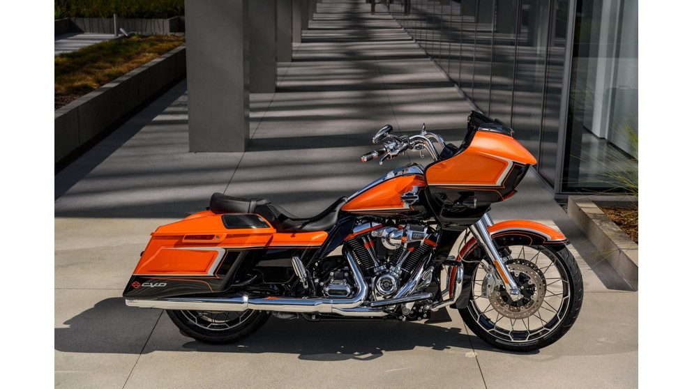 Harley-Davidson CVO Tri Glide FLHTCUTGSE - Immagine 8