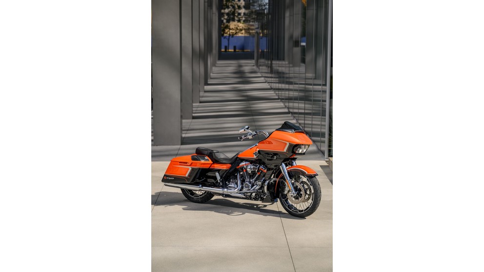 Harley-Davidson CVO Tri Glide FLHTCUTGSE - Immagine 10
