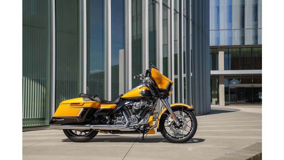 Harley-Davidson CVO Tri Glide FLHTCUTGSE - Resim 11