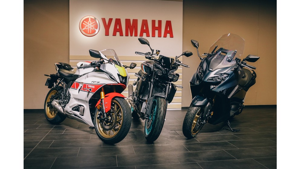 Yamaha R7 World GP 60th Anniversary - Imagen 16