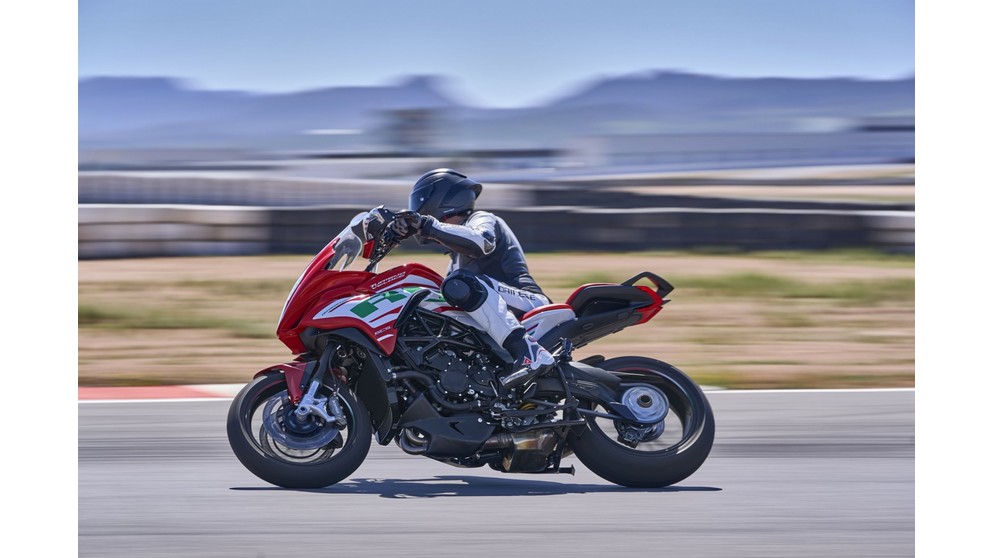 MV Agusta Dragster 800 RC SCS - Image 9