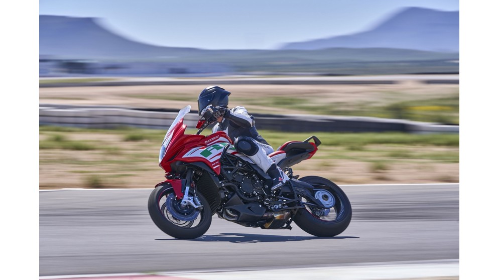 MV Agusta Dragster 800 RC SCS - Image 18