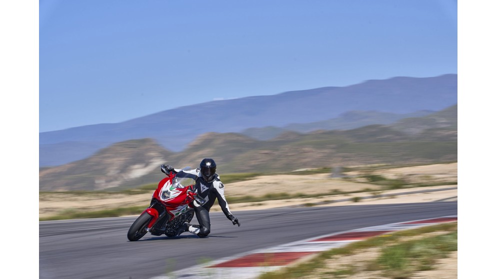 MV Agusta Dragster 800 RC SCS - Image 19