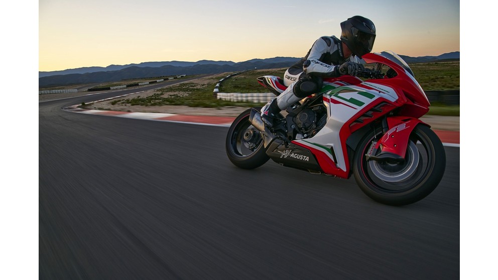 MV Agusta Dragster 800 RC SCS - Immagine 24