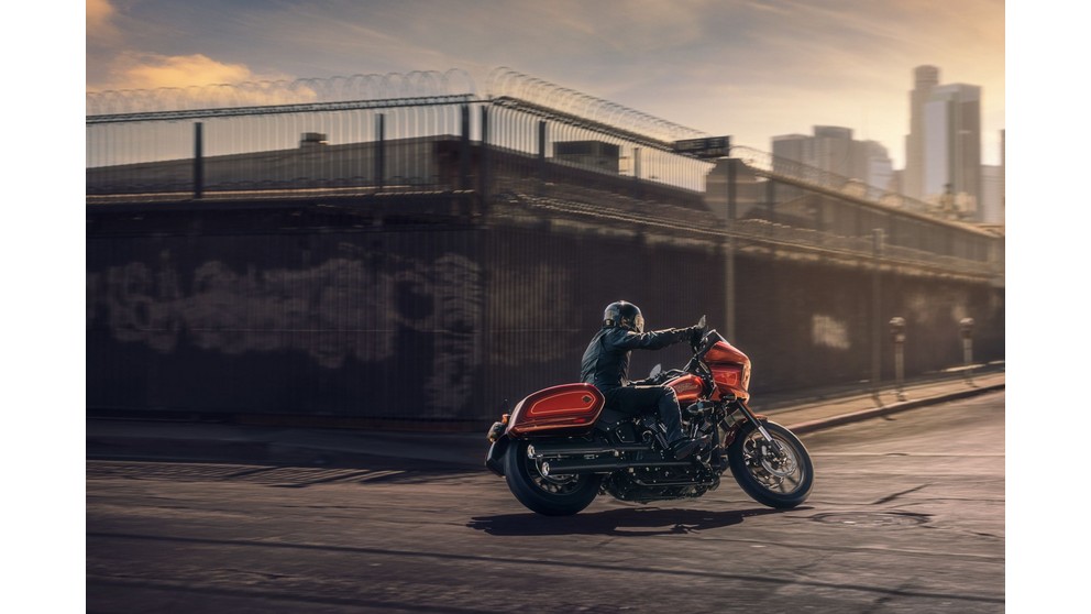 Harley-Davidson Softail Low Rider ST - Obrázek 17