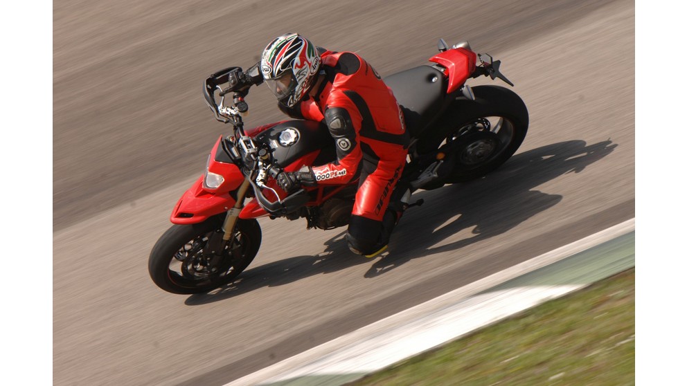 Ducati Hypermotard 1100 - Kép 10