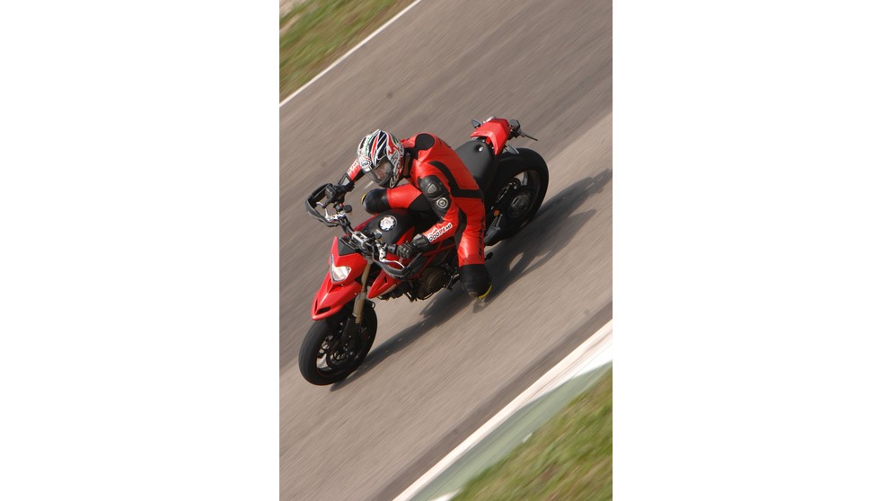 Ducati Hypermotard 1100 - Слика 11