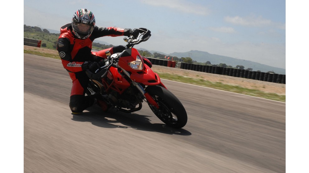 Ducati Hypermotard 1100 - Resim 16
