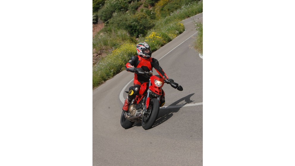 Ducati Hypermotard 1100 S - Obraz 15