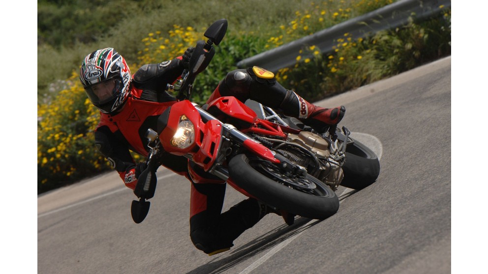 Ducati Hypermotard 1100 - Obraz 22