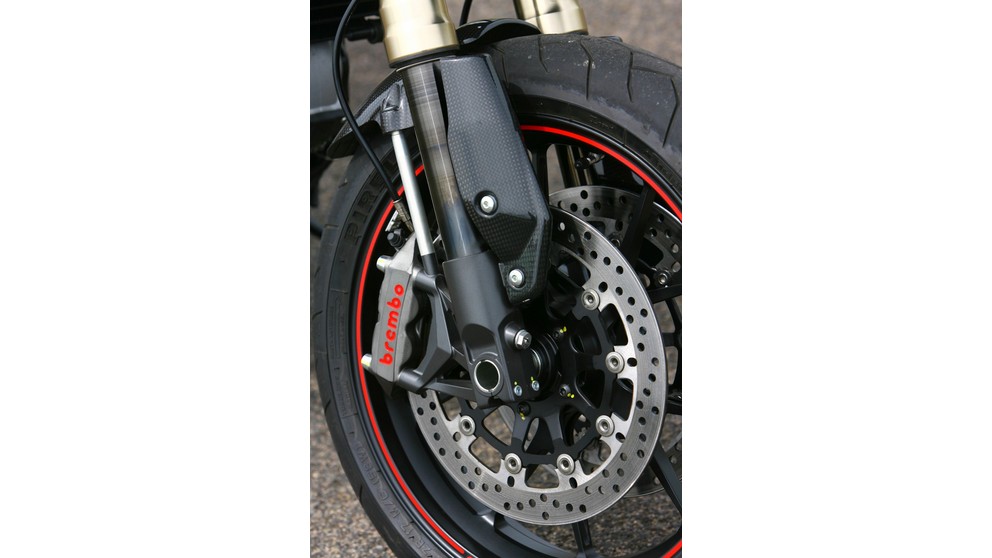 Ducati Hypermotard 1100 S - Obraz 22