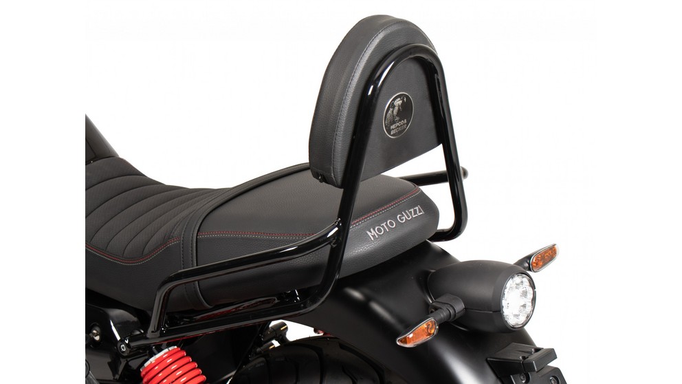 Moto Guzzi V7 Stone Special Edition - Immagine 14